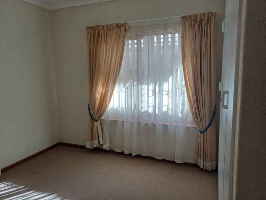 3 Bedroom Property for Sale in Deoville Park Western Cape